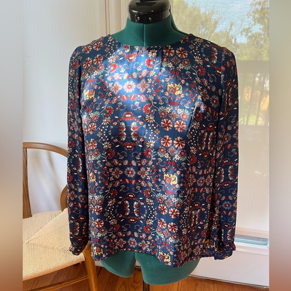 Love1 forever21 Xs slouchy chiffon blouse with elephant pattern. - Picture 2 of 11